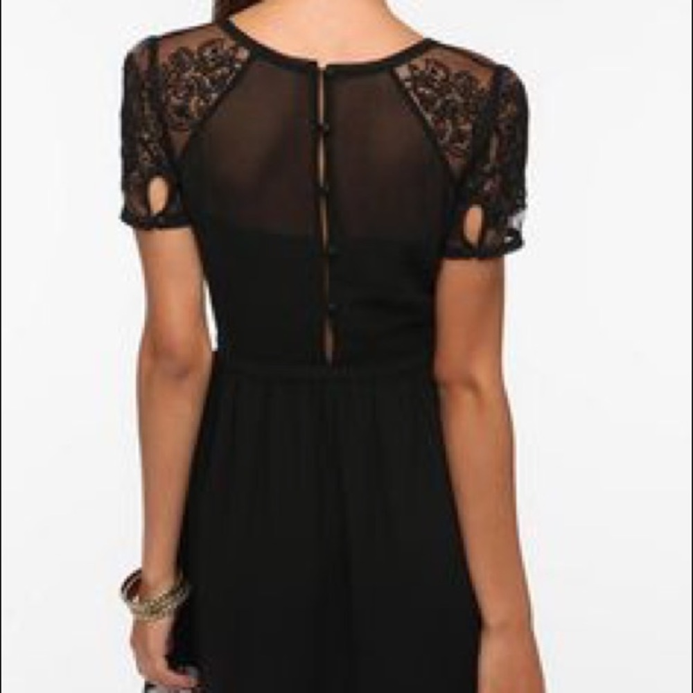 Kimchi Blue Emma Crepe Dress in black - Picture 3 of 6